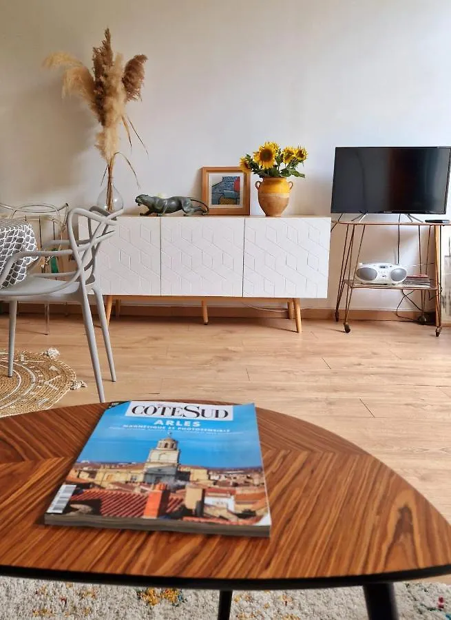 Appartement Capucines, Un Jardin Secret Dans Le Centre Historique à Arles